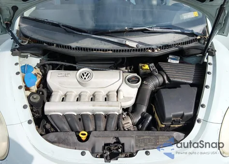 2010 Volkswagen New Beetle 2.5L Final Edition z USA, uszkodzony, nr VIN 3VWRG3AG9AM026723